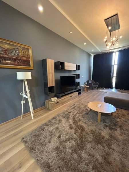Tirane, jepet me qera apartament 1+1 Kati 1, 120 m² 650 € (Rruga Peti, Liqeni i Thate)