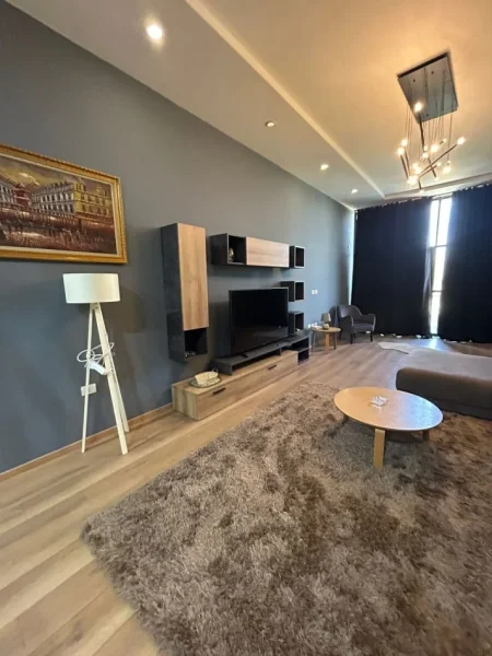 Tirane, jepet me qera apartament 1+1 Kati 1, 120 m² 650 € (Rruga Peti, Liqeni i Thate)
