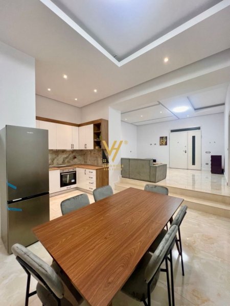 Tirane, jepet me qera apartament 2+1+Ballkon Kati 0, 130 m² 550 € (SELITE)