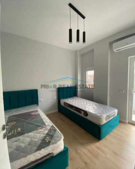 Tirane, jepet me qera apartament 2+1 Kati 1, 85 m² 700 € (21 Dhjetori)