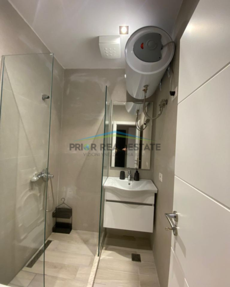 Tirane, jepet me qera apartament 2+1 Kati 1, 85 m² 700 € (21 Dhjetori)