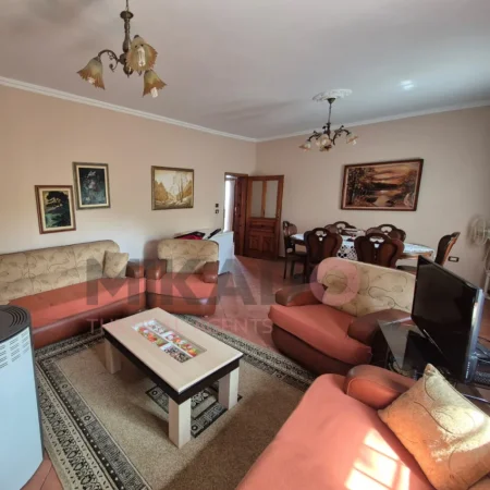 Tirane, shitet Vile 2 Katshe , 1.230 m² 235.000 € (Instituti)