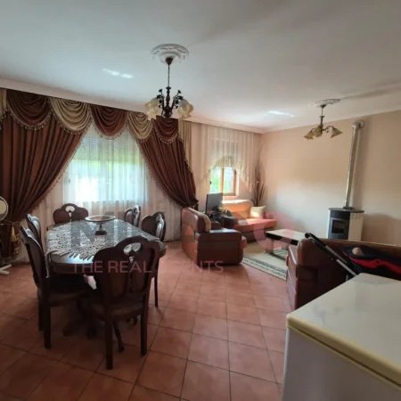 Tirane, shitet Vile 2 Katshe , 1.230 m² 235.000 € (Instituti)