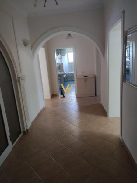 Tirane, jepet me qera apartament 3+1+Ballkon Kati 3, 131 m² 600 € (STADIUMI DINAMO)