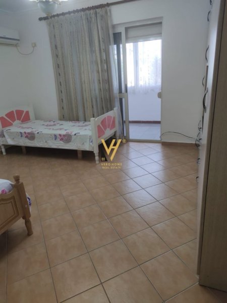 Tirane, jepet me qera apartament 3+1+Ballkon Kati 3, 131 m² 600 € (STADIUMI DINAMO)