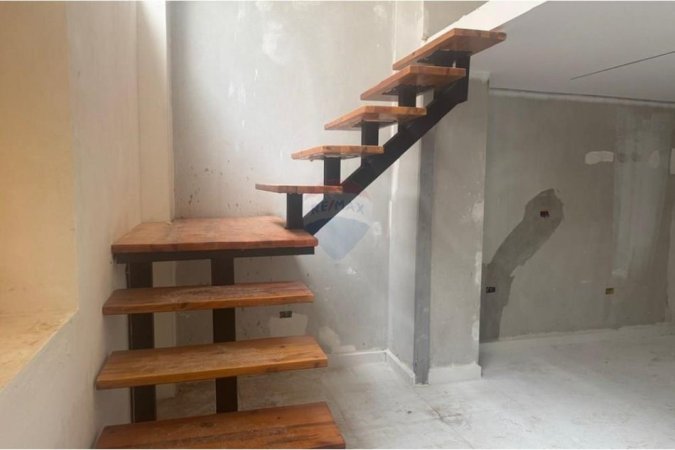 Tirane, shitet apartament duplex Dublex Kati 0, 168 m² 318.000 € (Rruga Thanas Ziko)