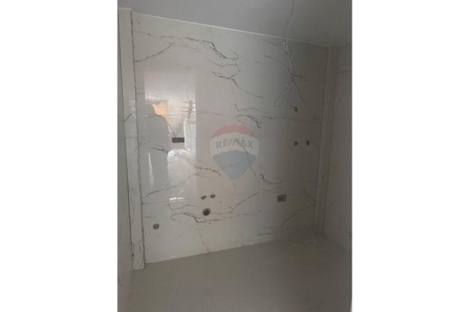 Tirane, shitet apartament duplex Dublex Kati 0, 168 m² 318.000 € (Rruga Thanas Ziko)