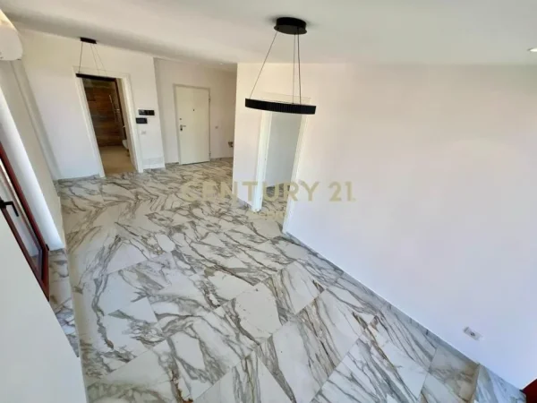 Tirane, jap me qera zyre , 70 m² 1.100 € (Rruga e Kavajës)