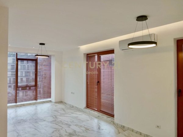 Tirane, jap me qera zyre , 70 m² 1.100 € (Rruga e Kavajës)