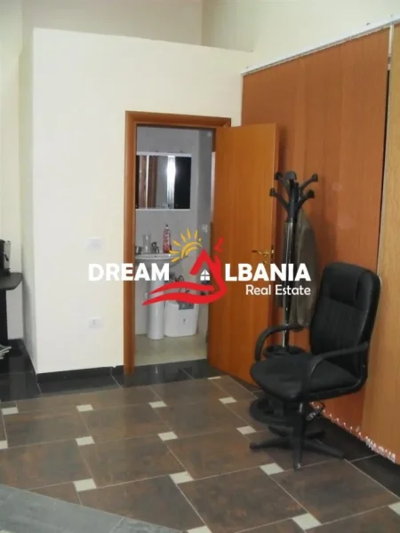 Tirane, shitet zyre , 47 m² 120.000 € (rrugen e Barrikadeve)