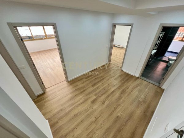 Tirane, jap me qera zyre , 120 m² 1.200 € (Sheshi Willson)