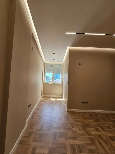 Tirane, jepet me qera apartament 2+1+Ballkon Kati 5, 120 m² 1.800 € (prane Air Albania)