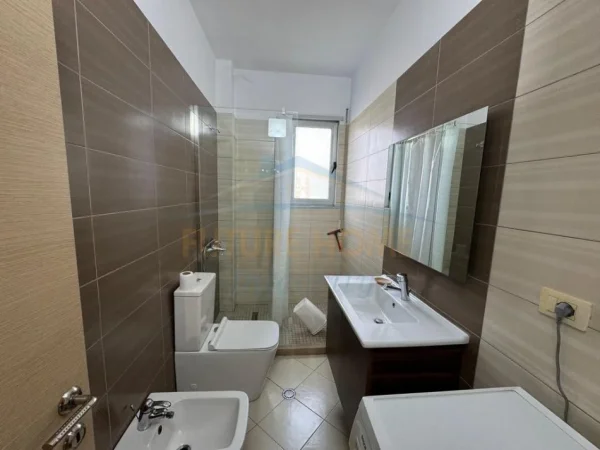 0683487469  Tirane, jepet me qera apartament 3+1+Aneks+Ballkon Kati 6, 120 m² 550 € (Prane Hotel Marinaj)