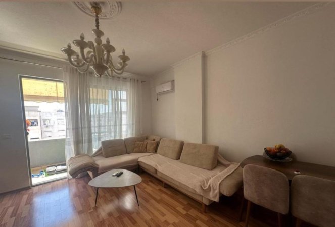 Tirane, jepet me qera apartament 2+1+Ballkon Kati 8, 110 m² 500 € (Rruga Mikel Maruli)