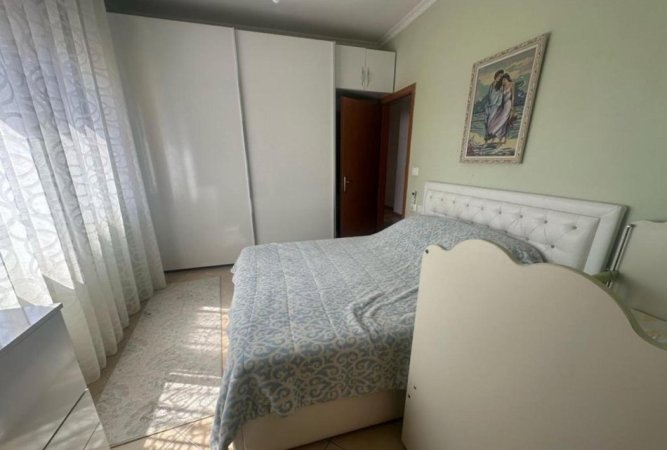 Tirane, jepet me qera apartament 2+1+Ballkon Kati 8, 110 m² 500 € (Rruga Mikel Maruli)