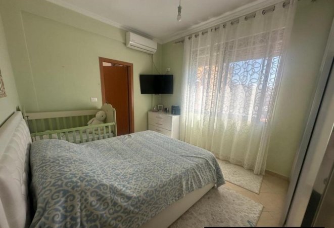 Tirane, jepet me qera apartament 2+1+Ballkon Kati 8, 110 m² 500 € (Rruga Mikel Maruli)