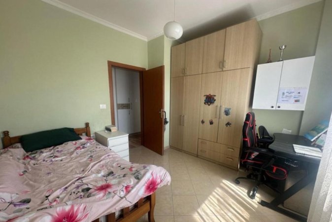 Tirane, jepet me qera apartament 2+1+Ballkon Kati 8, 110 m² 500 € (Rruga Mikel Maruli)