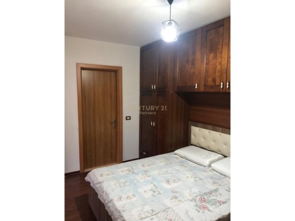 Tirane, jepet me qera apartament 2+1+Ballkon Kati 3, 100 m² 500 € (Ali Demi)