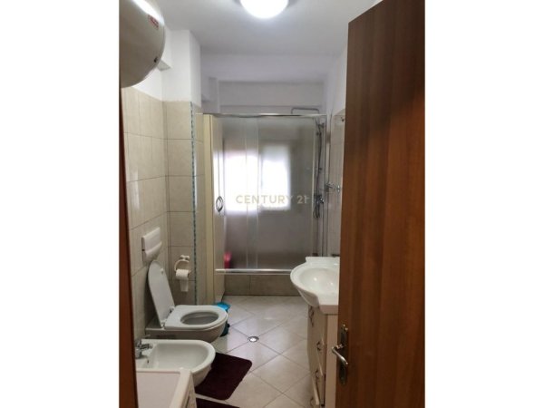Tirane, jepet me qera apartament 2+1+Ballkon Kati 3, 100 m² 500 € (Ali Demi)