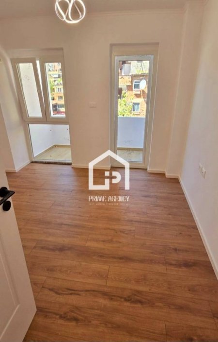 SHITET APARTAMENT 2+1/RRUGA KAVAJES/PRANE AMBULANCES 9