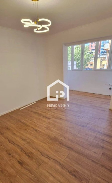 SHITET APARTAMENT 2+1/RRUGA KAVAJES/PRANE AMBULANCES 9