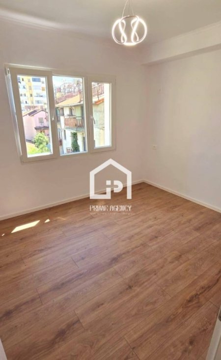 SHITET APARTAMENT 2+1/RRUGA KAVAJES/PRANE AMBULANCES 9