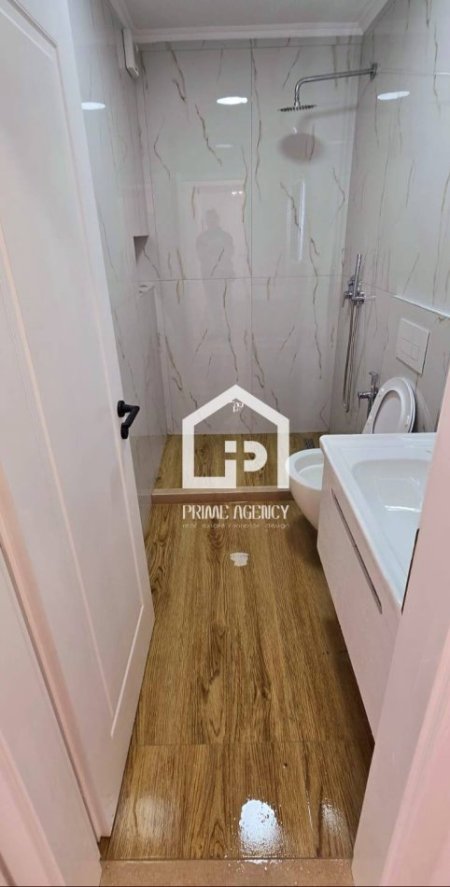 SHITET APARTAMENT 2+1/RRUGA KAVAJES/PRANE AMBULANCES 9