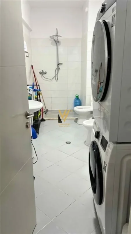 Tirane, shitet apartament 1+1+Ballkon Kati 1, 82 m² 101.000 € (FRESK)