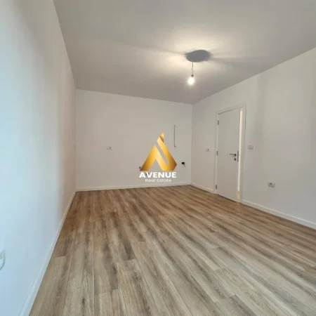 Tirane, shitet apartament 1+1 Kati 5, 42 m² 98.000 € (sander prosi)