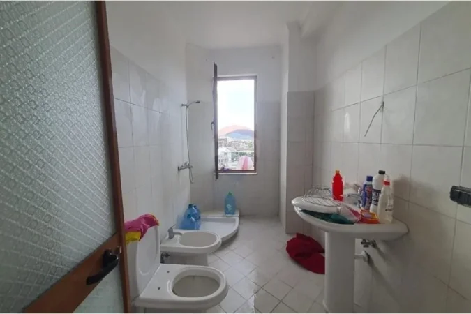 Tirane, jepet me qera apartament , 89 m² 500 € (Pallatet Çabej, Yzberisht)