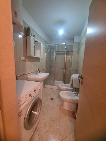 Tirane, jepet me qera apartament 1+1+Ballkon Kati 3, 70 m² 43,000Leke (Rruga Aleksander Moisiu)