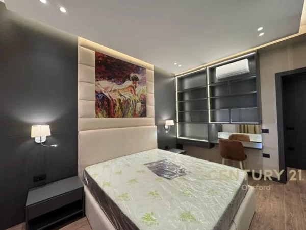 Tirane, jepet me qera apartament 1+1 Kati 5, 78 m² 900 € (Ish parku Autobuzave)