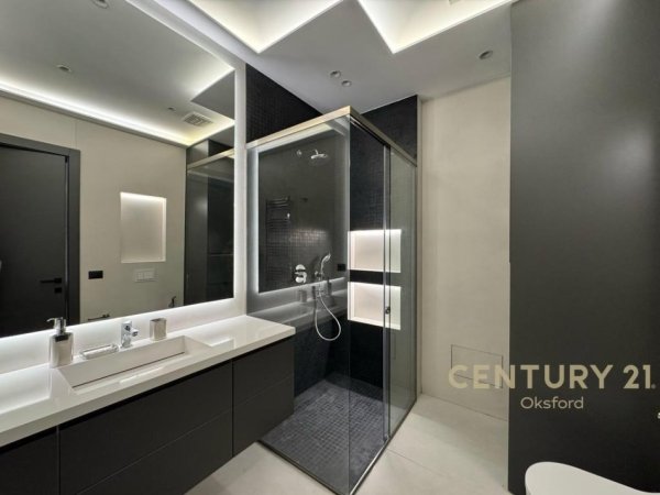 Tirane, jepet me qera apartament 1+1 Kati 5, 78 m² 900 € (Ish parku Autobuzave)
