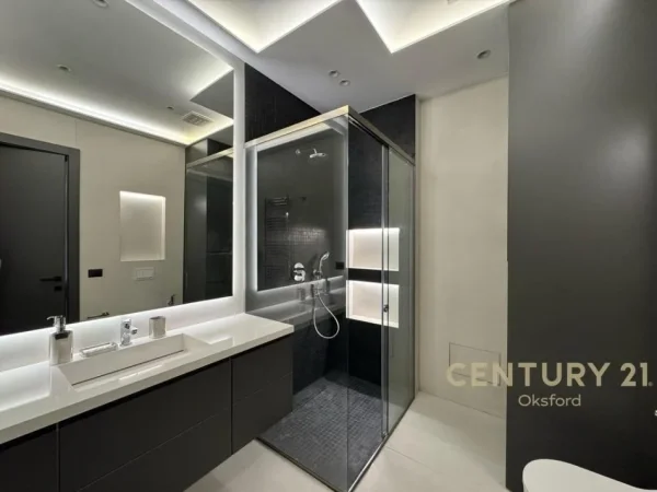 Tirane, jepet me qera apartament 1+1 Kati 5, 78 m² 900 € (Ish parku Autobuzave)