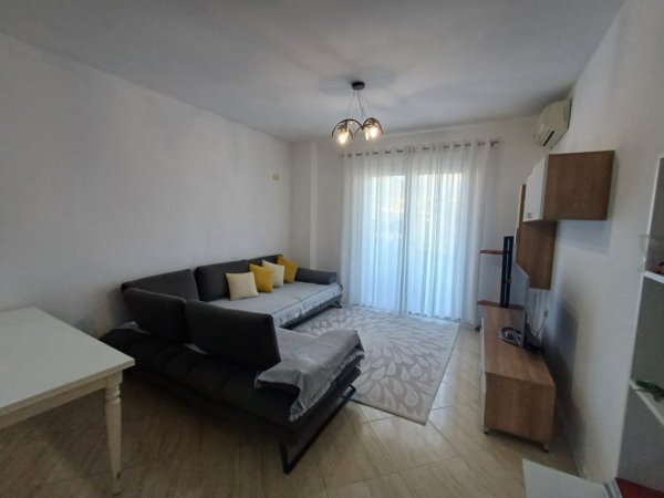 Tirane, jepet me qera apartament 1+1+Ballkon Kati 3, 65 m² 35,000Leke (Linze)