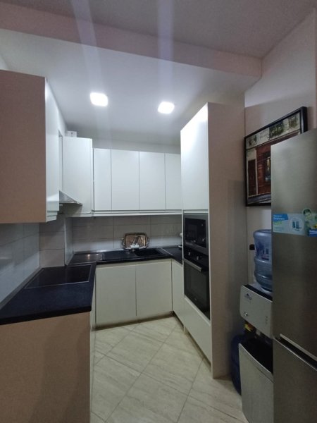 Tirane, jepet me qera apartament 1+1+Ballkon Kati 3, 65 m² 35,000Leke (Linze)