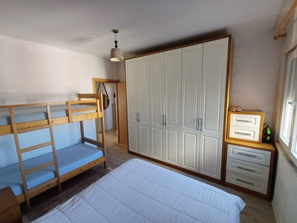 Tirane, jepet me qera apartament 1+1+Ballkon Kati 3, 65 m² 35,000Leke (Linze)