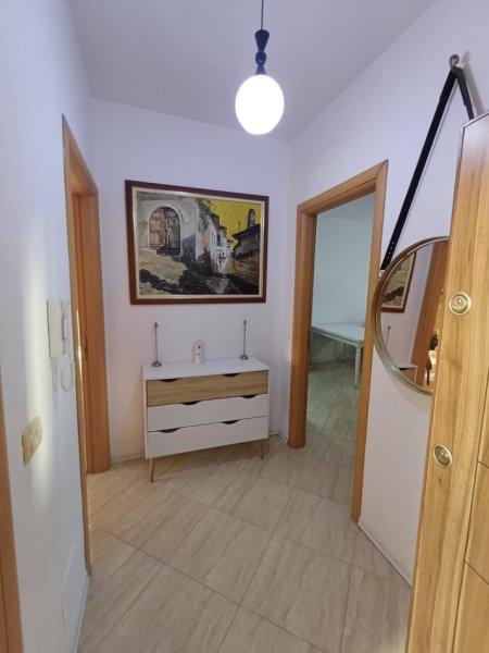 Tirane, jepet me qera apartament 1+1+Ballkon Kati 3, 65 m² 35,000Leke (Linze)