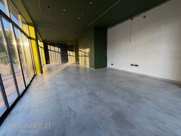 Tirane, jepet me qera Kati 0, 111 m² 1.300 € (5 Maji)