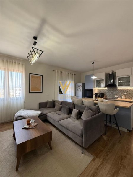 Tirane, shitet apartament 1+1+Ballkon Kati 1, 71 m² 110.000 € (kinostudio)