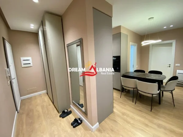 Tirane, jepet me qera apartament 2+1+Ballkon , 100 m² 800 € 
