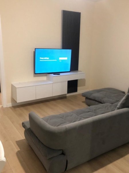 Tirane, jepet me qera apartament 1+1+Ballkon Kati 4, 70 m² 350 € (Fresku)