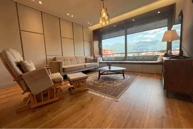 Tirane, jepet me qera apartament 2+1+Aneks+Ballkon Kati 4, 115 m² 1.200 € (Ambasada Amerikane)