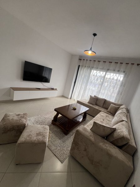 Tirane, jepet me qera apartament 2+1+Ballkon Kati 2, 90 m² 500 € (Rruga Loni Ligori)