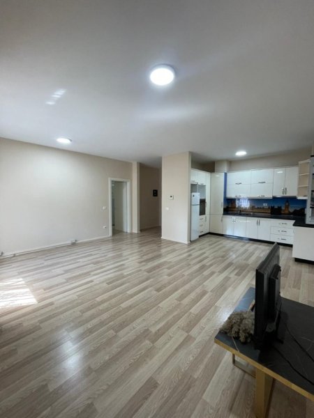 Tirane, jepet me qera zyre Kati 4, 130 m² 900 € (Zogu i Zi)
