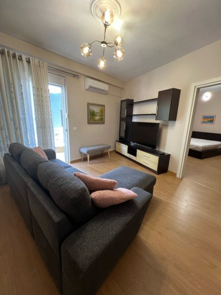 Tirane, jepet me qera apartament duplex 2+1+Ballkon , 115 m² 1.300 € (Rruga Gjon Buzuku)
