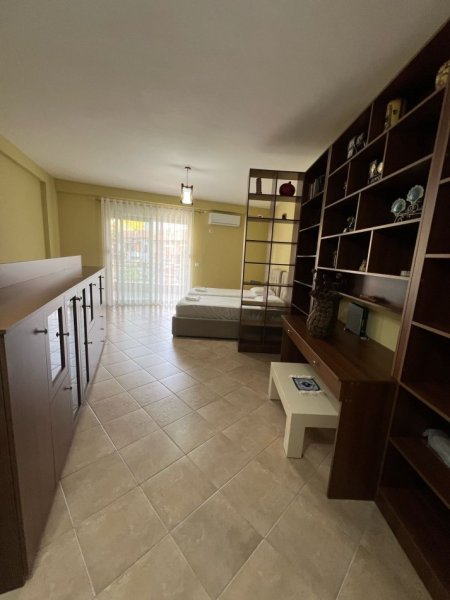 Tirane, jepet me qera apartament duplex 2+1+Ballkon , 115 m² 1.300 € (Rruga Gjon Buzuku)