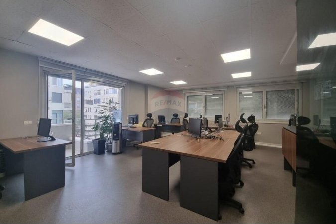 Tirane, jepet me qera zyre Kati 6, 219 m² 3.290 € (Libri Universitar)