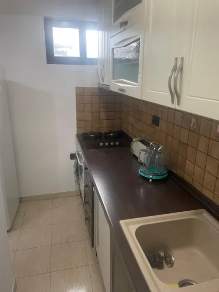 Tirane, jepet me qera apartament 2+1+Aneks+Ballkon Kati 5, 72 m² 500 € (rruga e durresit)