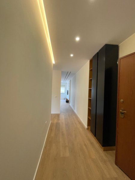 Tirane, jepet me qera apartament 3+1+Ballkon Kati 2, 116 m² 1.000 € (Liqeni i Thate)